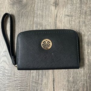 Black wristlet